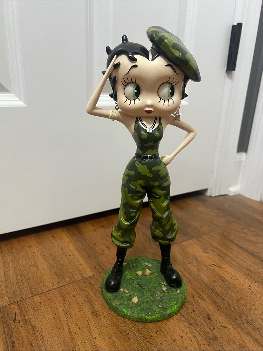 Extremely rare! Betty Boop as soldier statue. King Features.